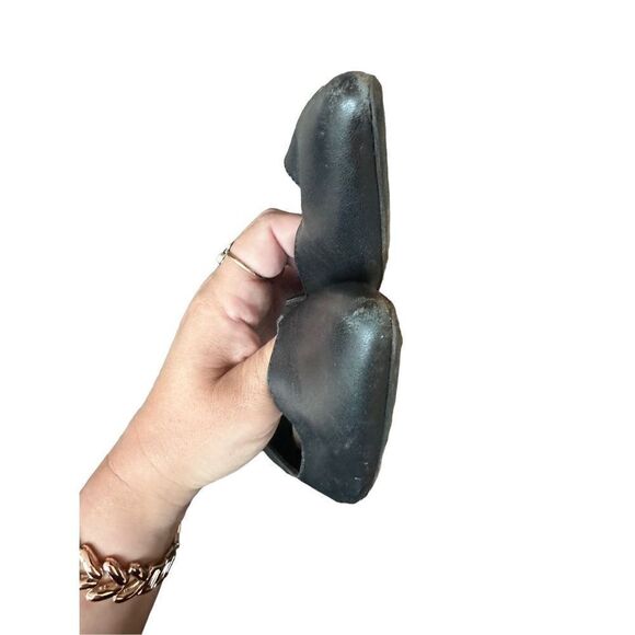 Kenneth Cole Black Leather Pointed Toe Pumps - Picture 5 of 11